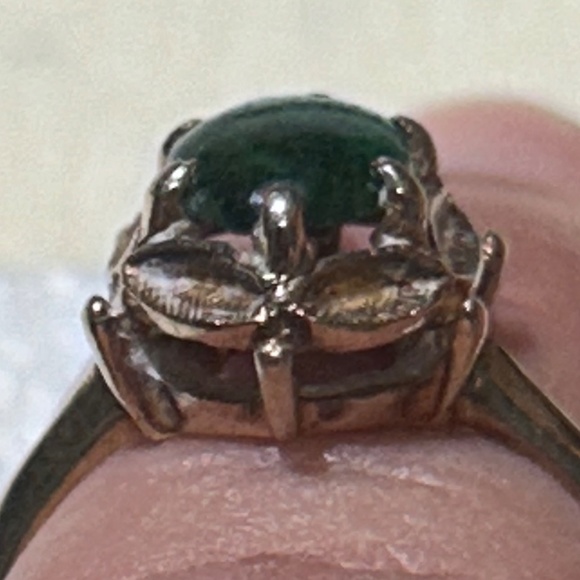Jade and 10k gold ring - Picture 2 of 8